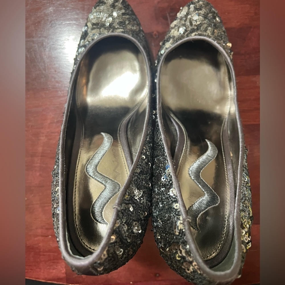 Nina Ricci Silver & Gray Sequin Metallic Leather Heels, Size 8M - Picture 2 of 13